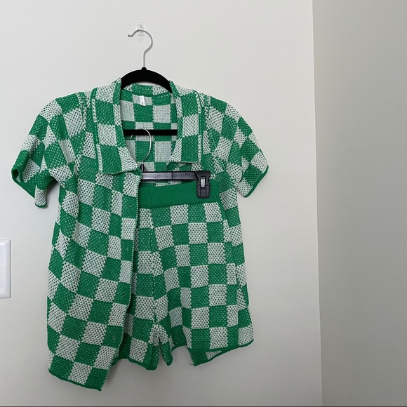❌ SOLD ❌ Green Checkered Two Piece Set - Picture 2 of 4